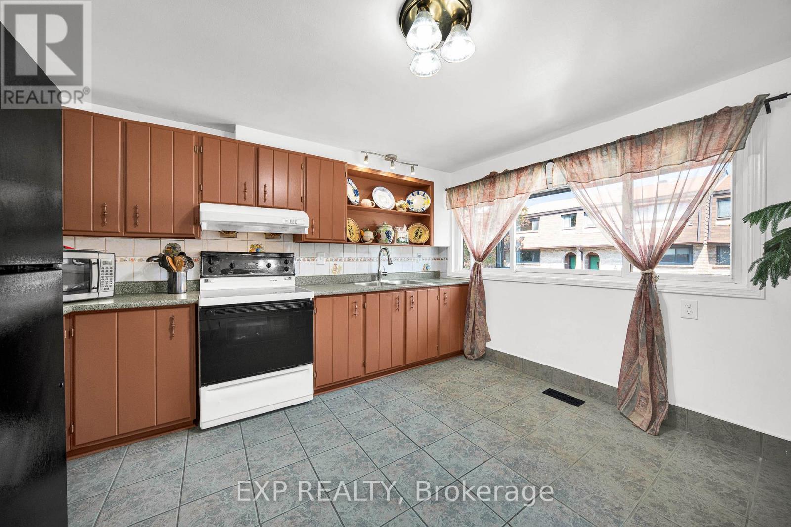 6 - 2 Bertona Street, Ottawa, Ontario  K2G 0W2 - Photo 10 - X13516412