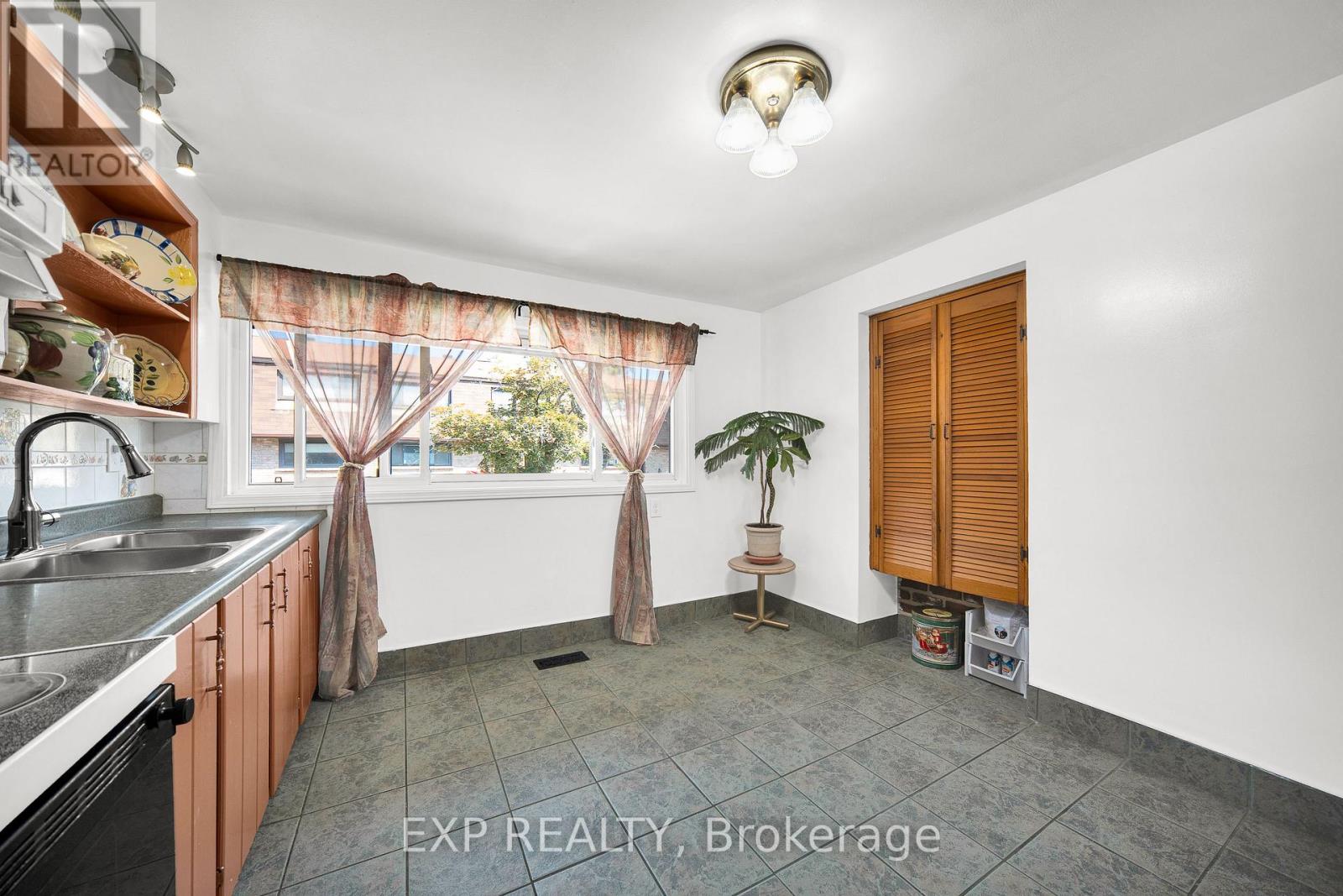 6 - 2 Bertona Street, Ottawa, Ontario  K2G 0W2 - Photo 12 - X13516412