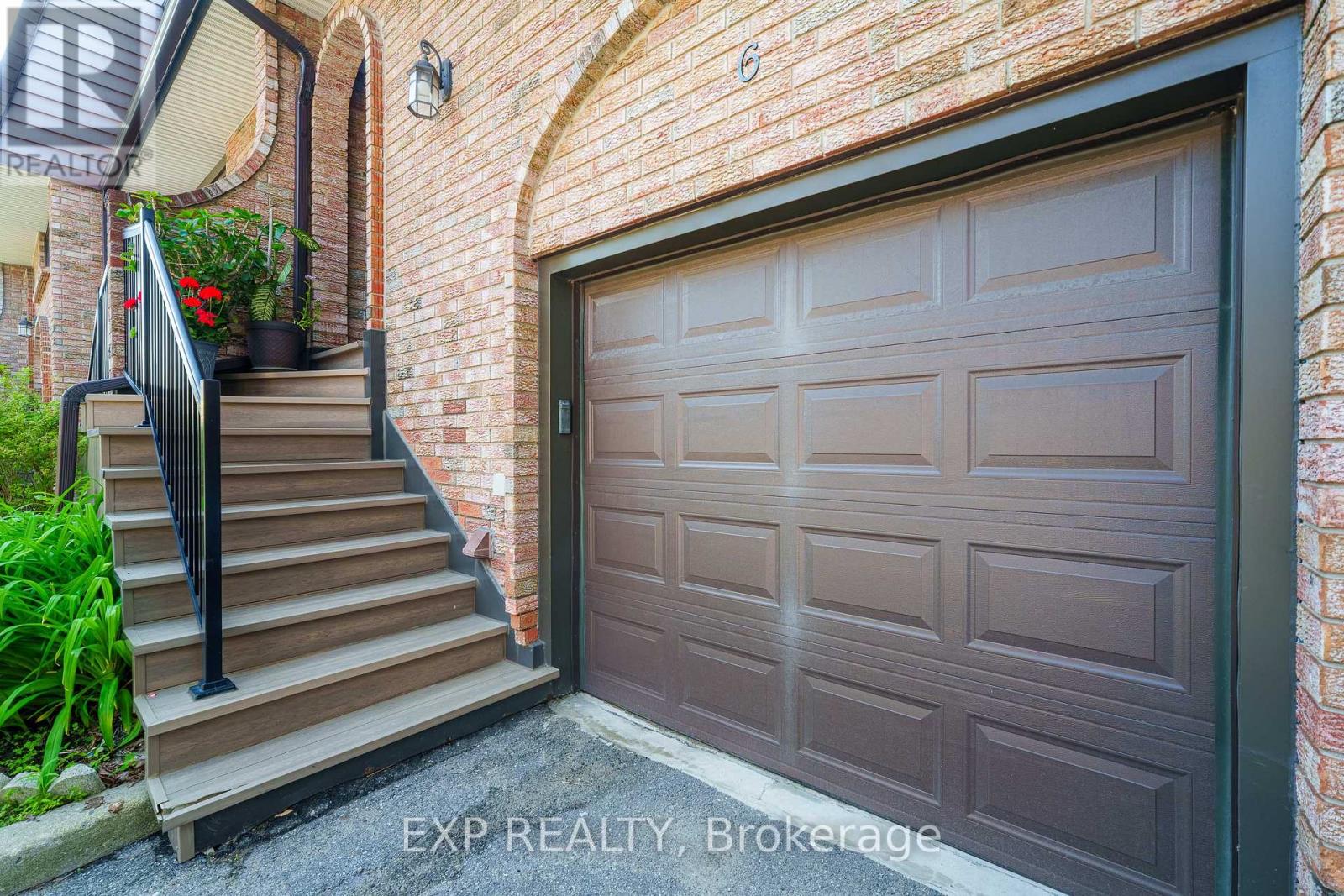 6 - 2 Bertona Street, Ottawa, Ontario  K2G 0W2 - Photo 3 - X13516412