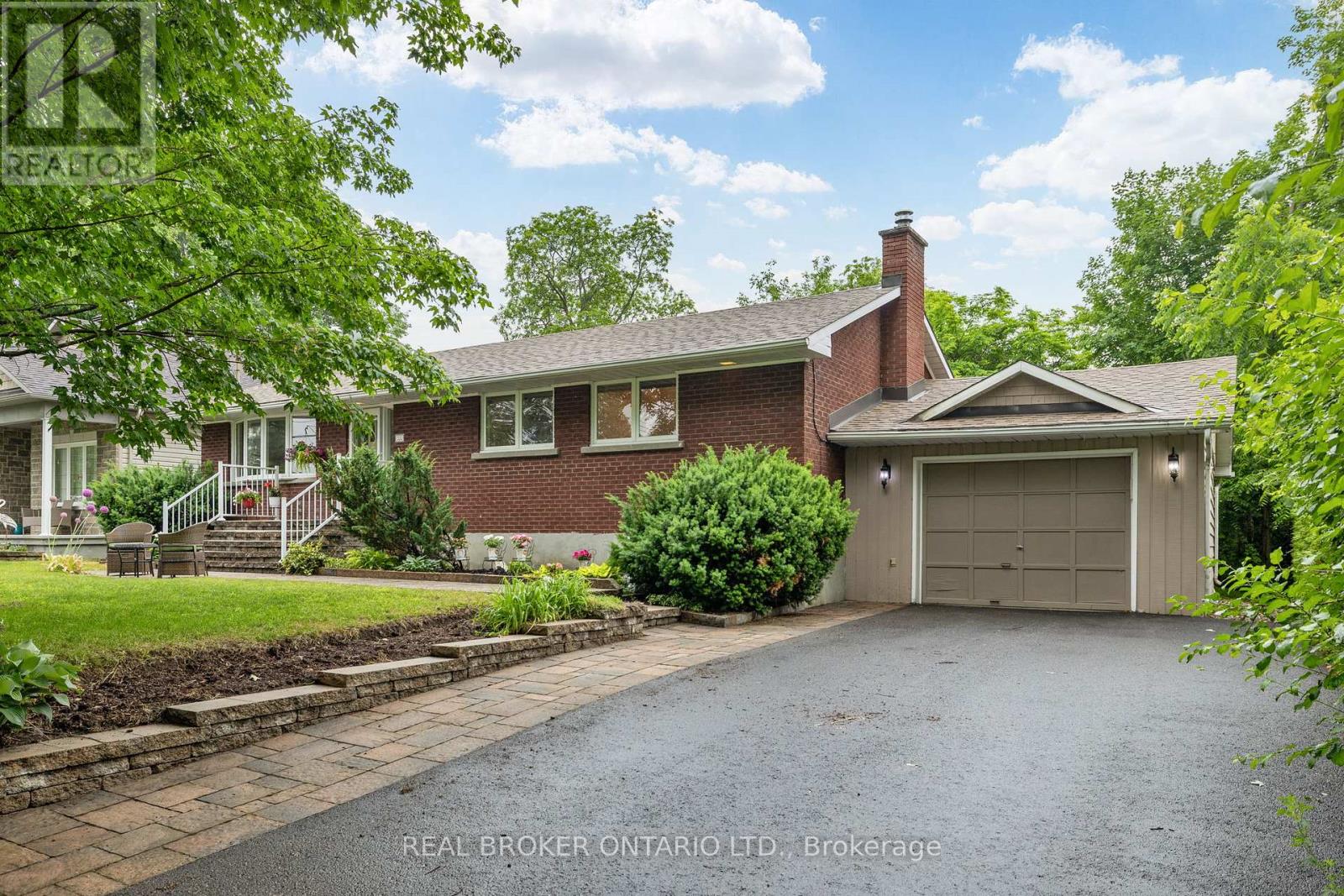 300 Country Street, Mississippi Mills, Ontario  K0A 1A0 - Photo 1 - X13516534