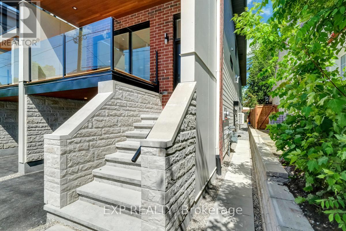 B - 533 Broadhead Avenue, Ottawa, Ontario  K1Z 5R9 - Photo 2 - X13516682