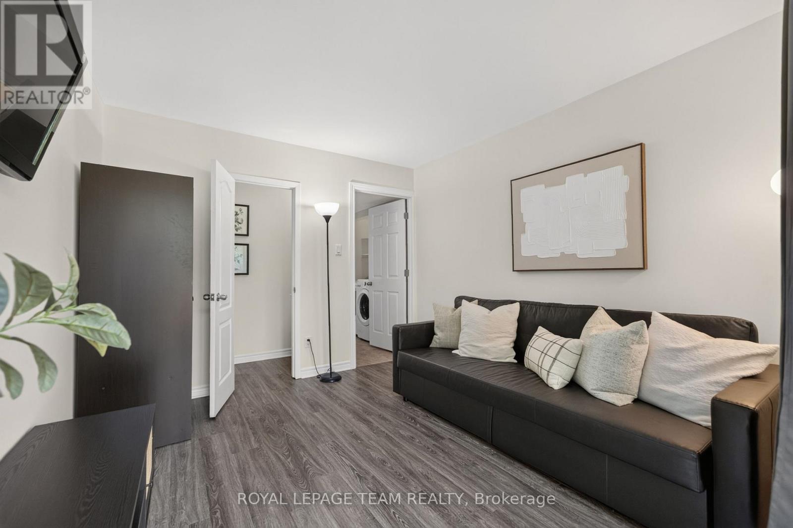 41 Longwood Avenue, Ottawa, Ontario  K2H 6G5 - Photo 3 - X13516910