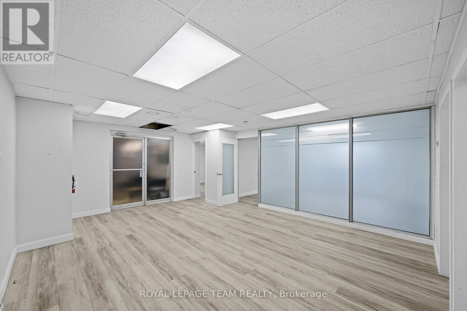 201 Mcleod Street, Ottawa, Ontario  K2P 0Z9 - Photo 2 - X13517072