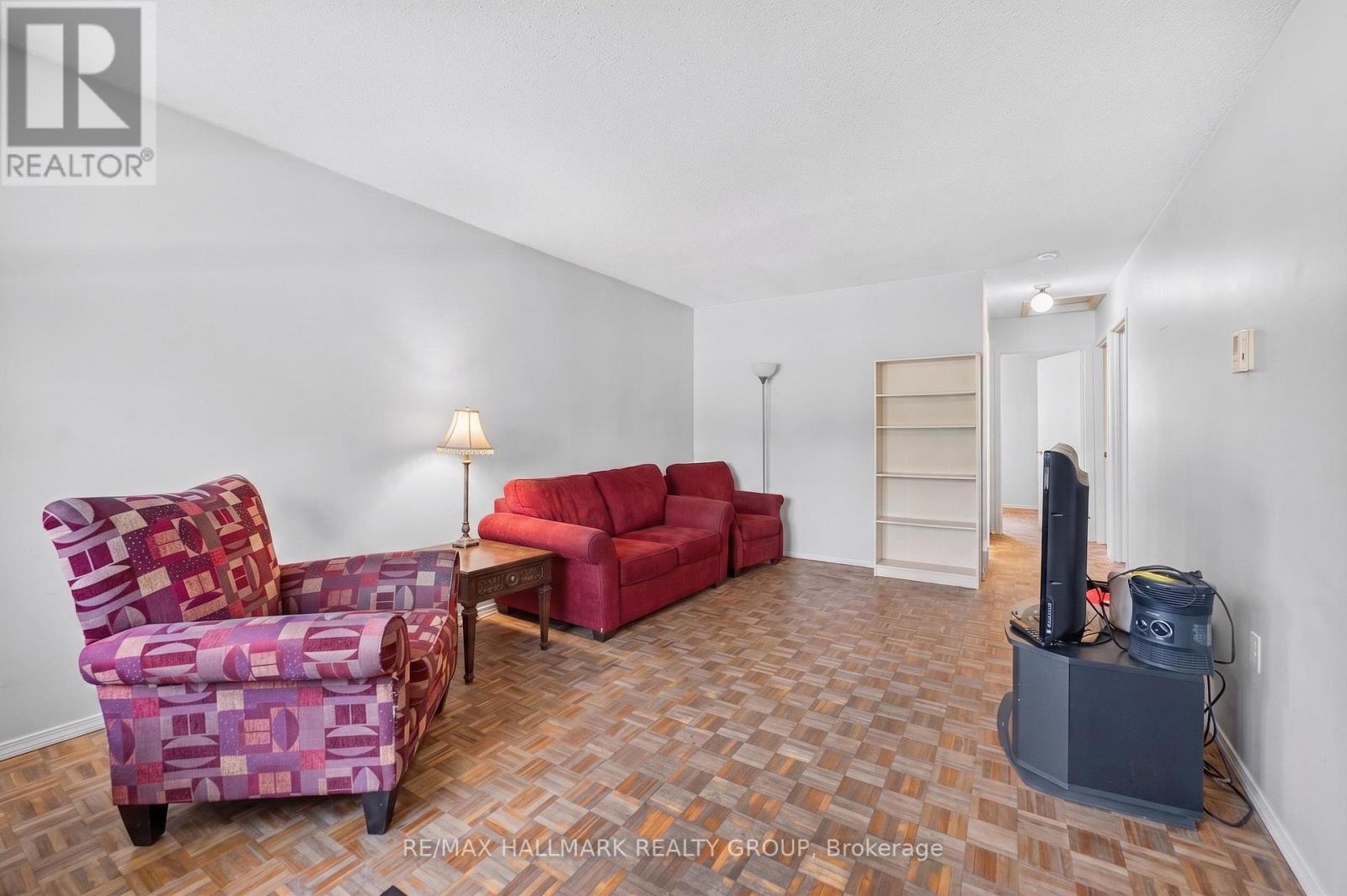 110 Glamorgan Drive, Ottawa, Ontario  K2L 1R4 - Photo 4 - X13517282