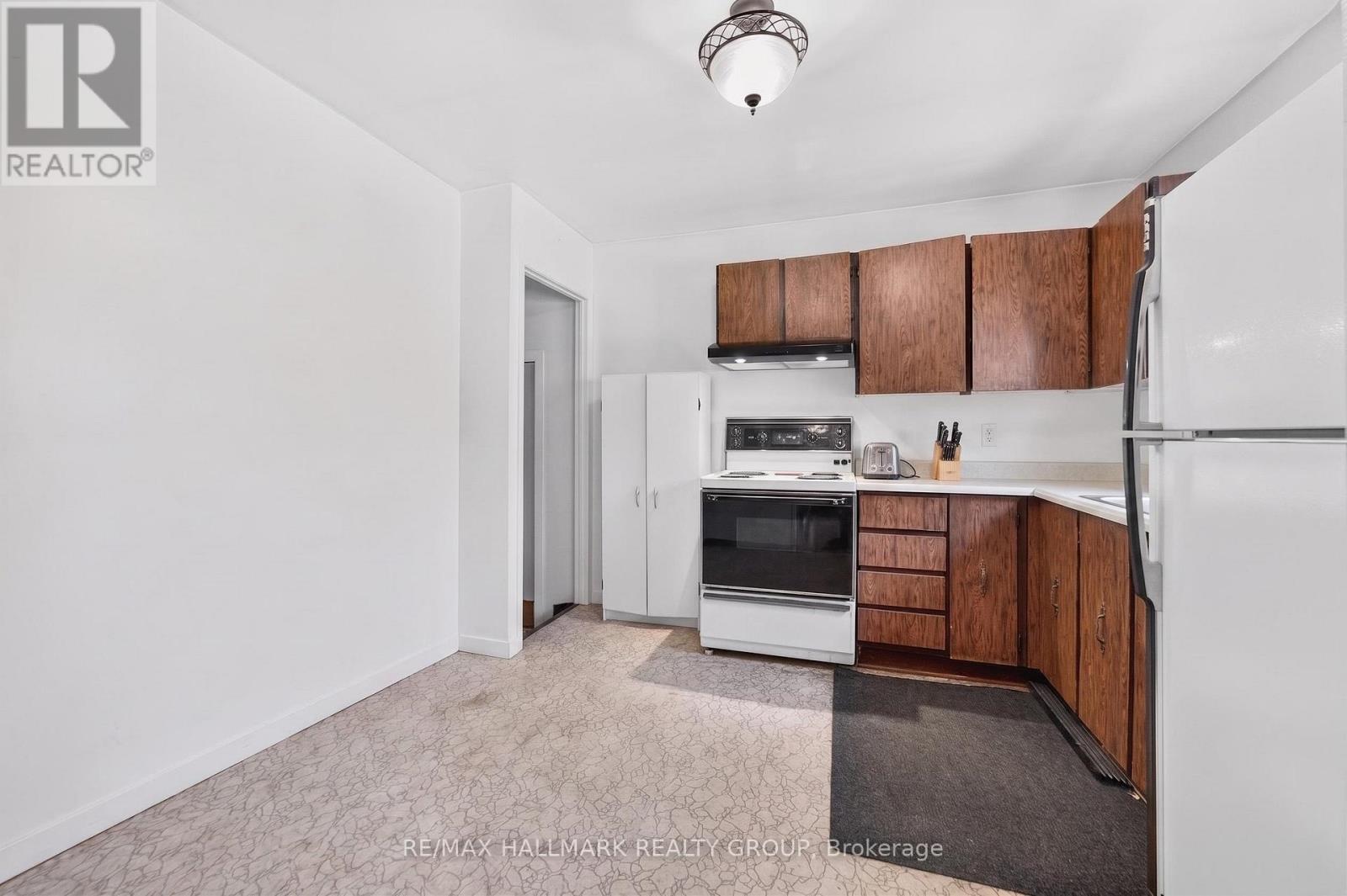 110 Glamorgan Drive, Ottawa, Ontario  K2L 1R4 - Photo 5 - X13517282
