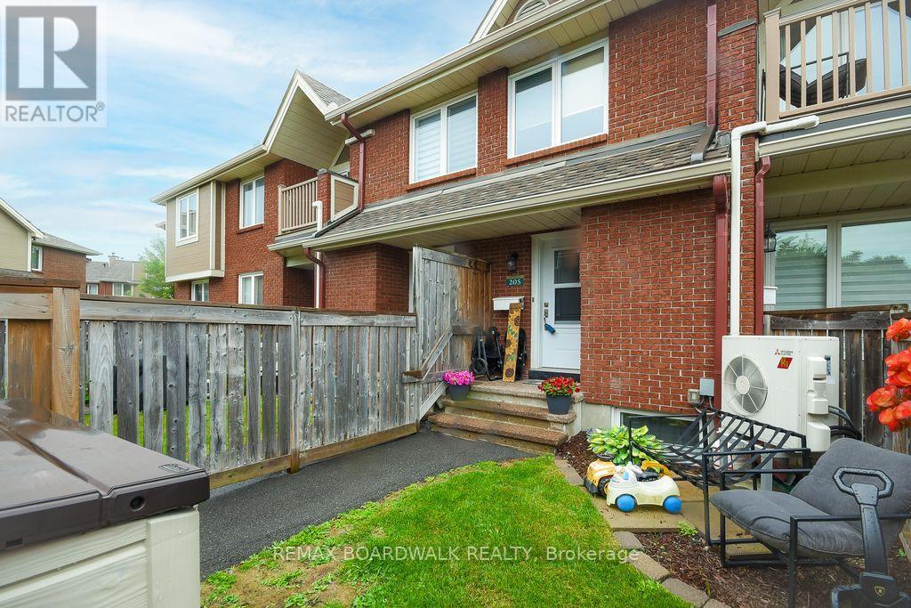 205 - 1760 Cabaret Lane, Ottawa, Ontario  K4A 2H1 - Photo 1 - X13517348