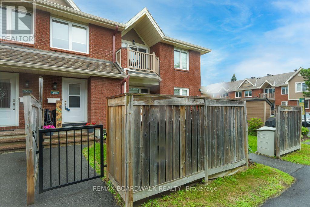205 - 1760 Cabaret Lane, Ottawa, Ontario  K4A 2H1 - Photo 3 - X13517348