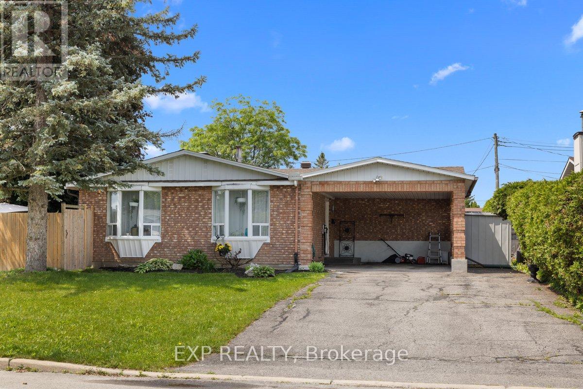 396 Hatfield Crescent, Ottawa, Ontario  K1E 1M8 - Photo 2 - X13517876