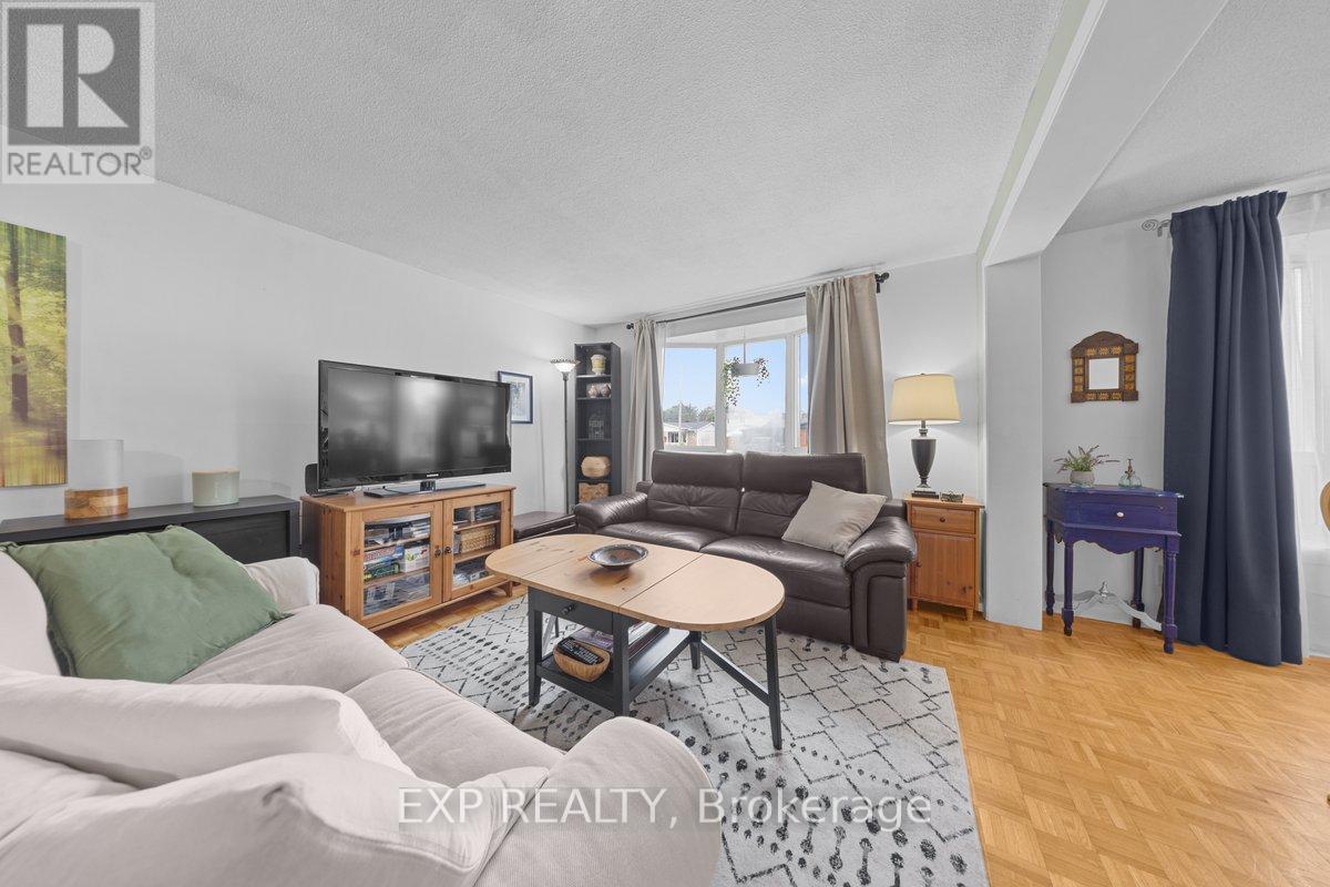 396 Hatfield Crescent, Ottawa, Ontario  K1E 1M8 - Photo 5 - X13517876