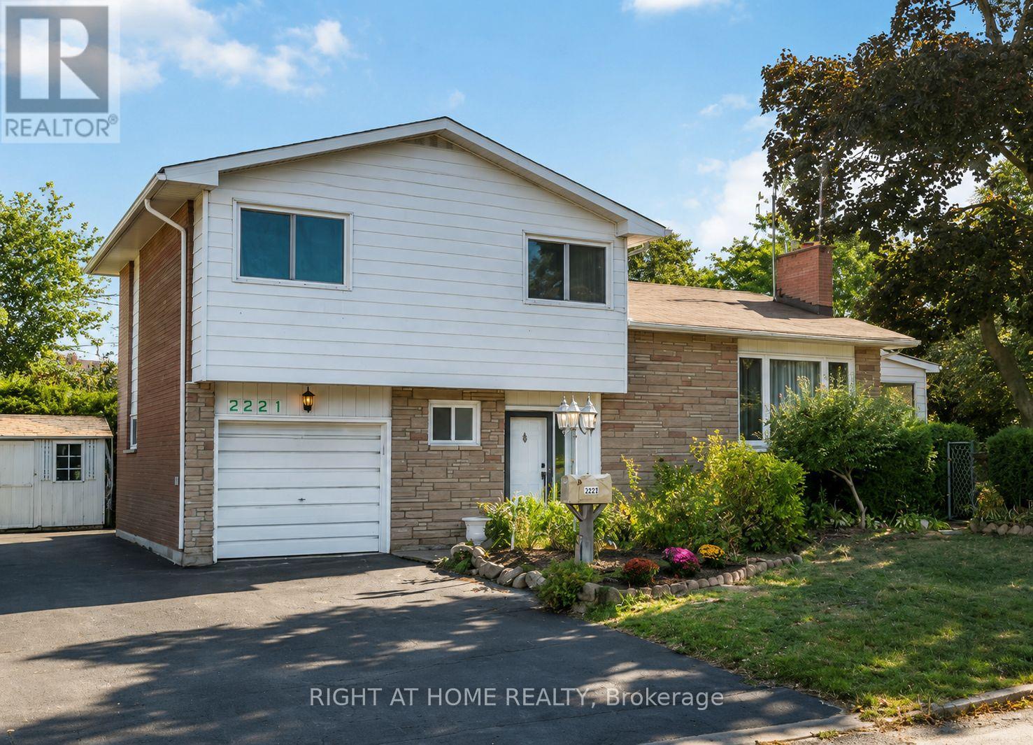 2221 Circle Place, Ottawa, Ontario  K1G 3E2 - Photo 1 - X13518220