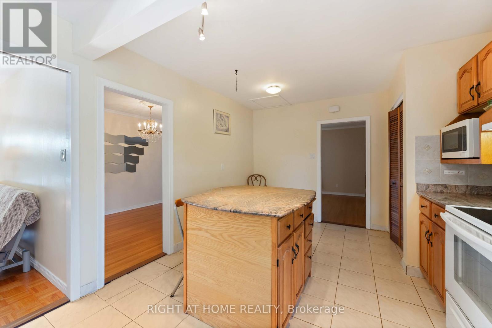 2221 Circle Place, Ottawa, Ontario  K1G 3E2 - Photo 10 - X13518220