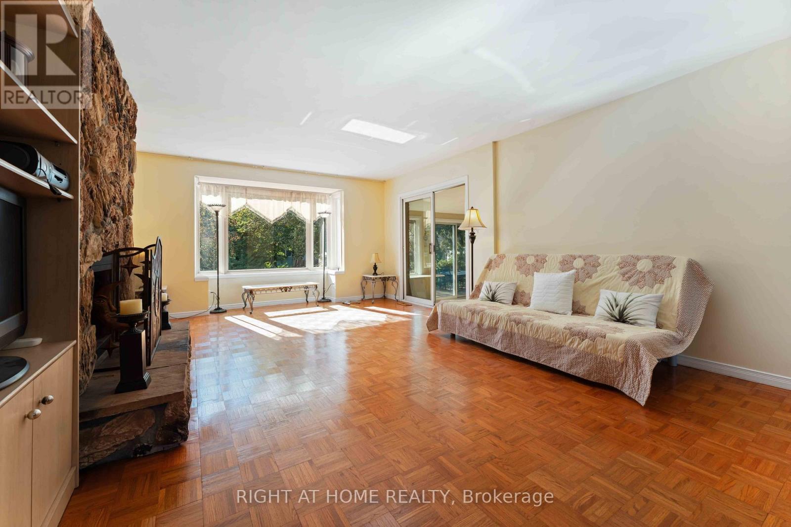 2221 Circle Place, Ottawa, Ontario  K1G 3E2 - Photo 15 - X13518220