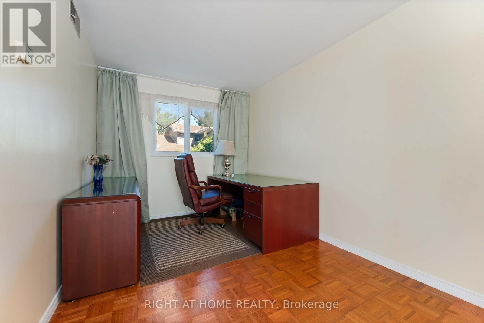 2221 Circle Place, Ottawa, Ontario  K1G 3E2 - Photo 17 - X13518220