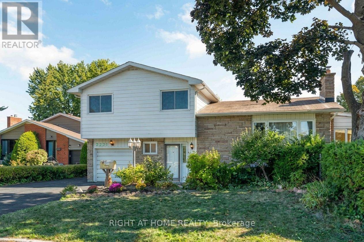 2221 Circle Place, Ottawa, Ontario  K1G 3E2 - Photo 2 - X13518220