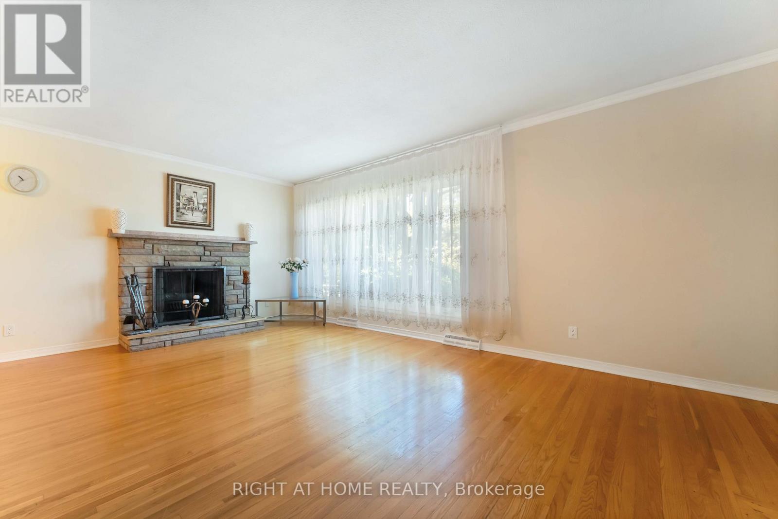 2221 Circle Place, Ottawa, Ontario  K1G 3E2 - Photo 5 - X13518220