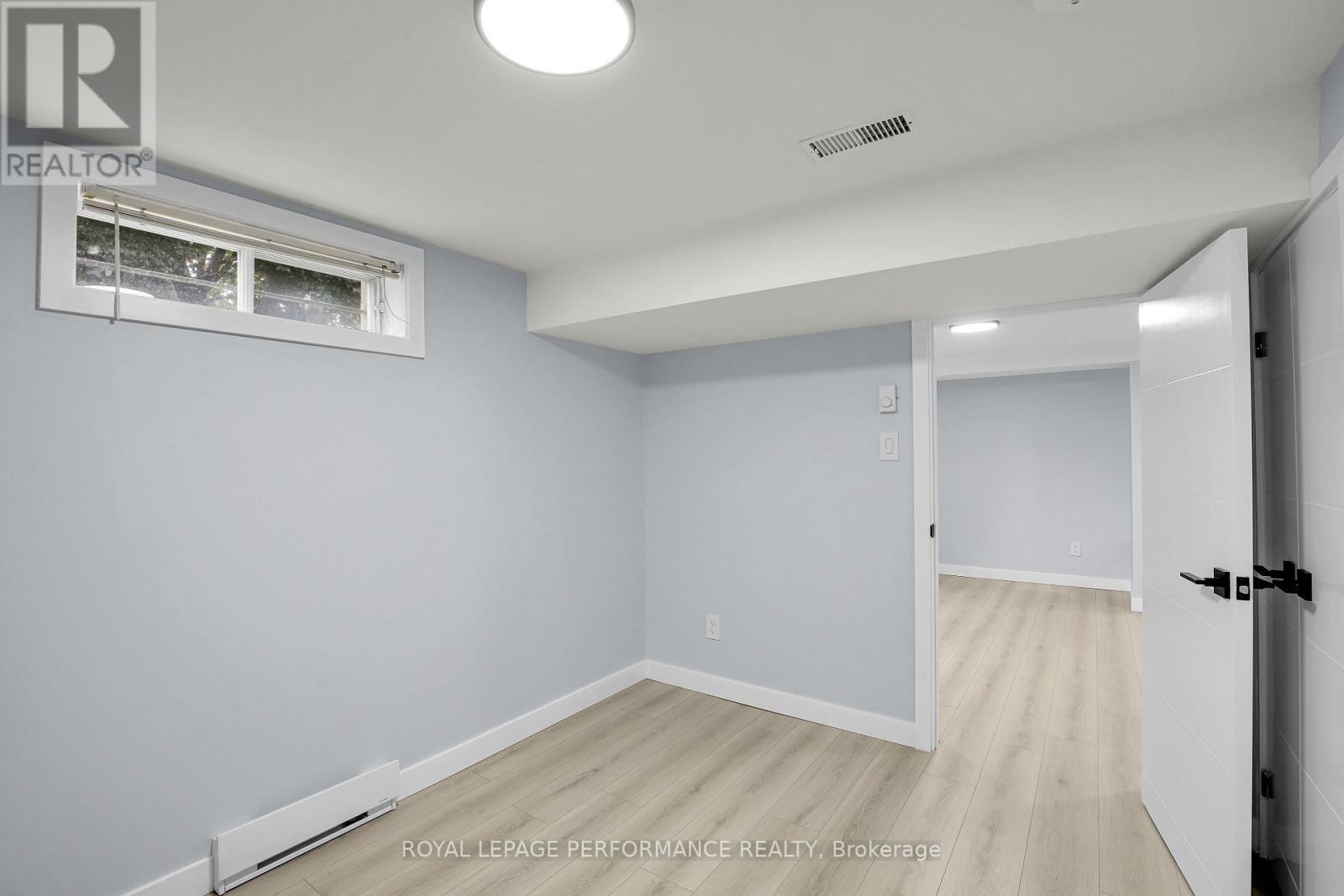 Unit B ( Basement) - 934 Smyth Road, Ottawa, Ontario  K1G 1P6 - Photo 12 - X13518330