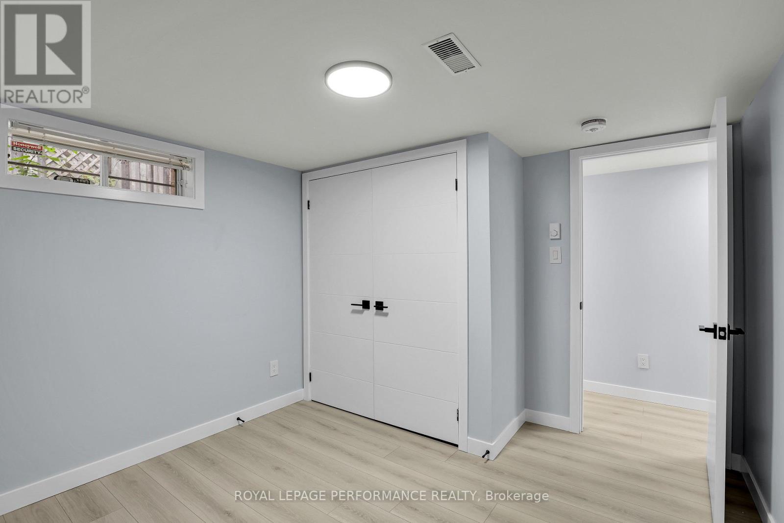 Unit B ( Basement) - 934 Smyth Road, Ottawa, Ontario  K1G 1P6 - Photo 16 - X13518330