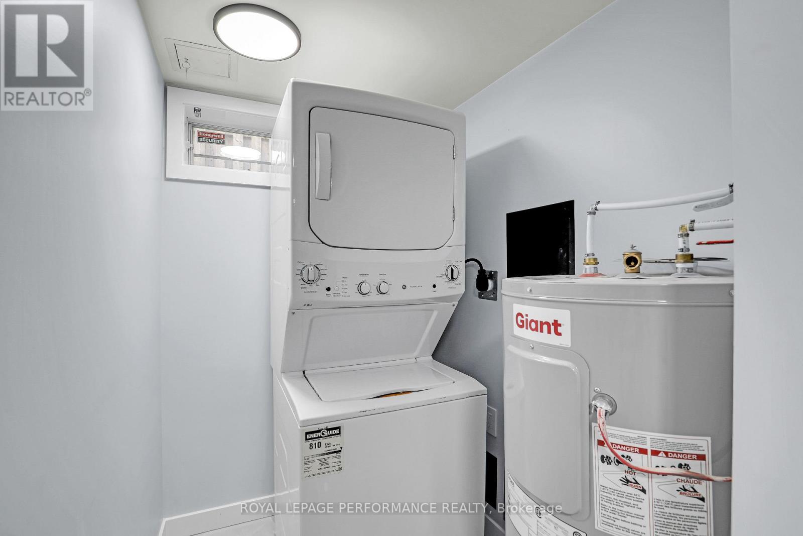 Unit B ( Basement) - 934 Smyth Road, Ottawa, Ontario  K1G 1P6 - Photo 7 - X13518330
