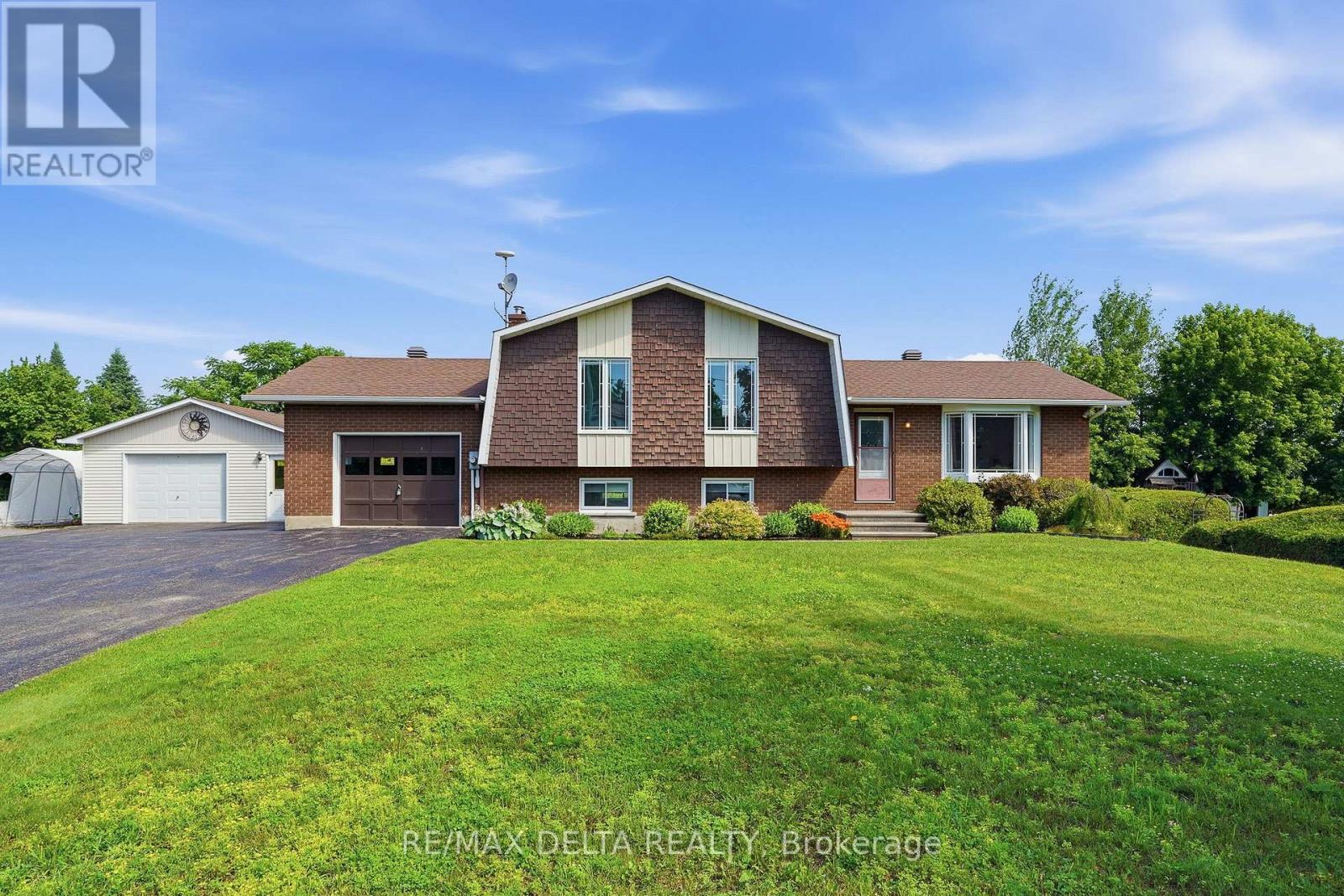 915 Elizabeth Road, Alfred And Plantagenet, Ontario  K0B 1C0 - Photo 2 - X13518522