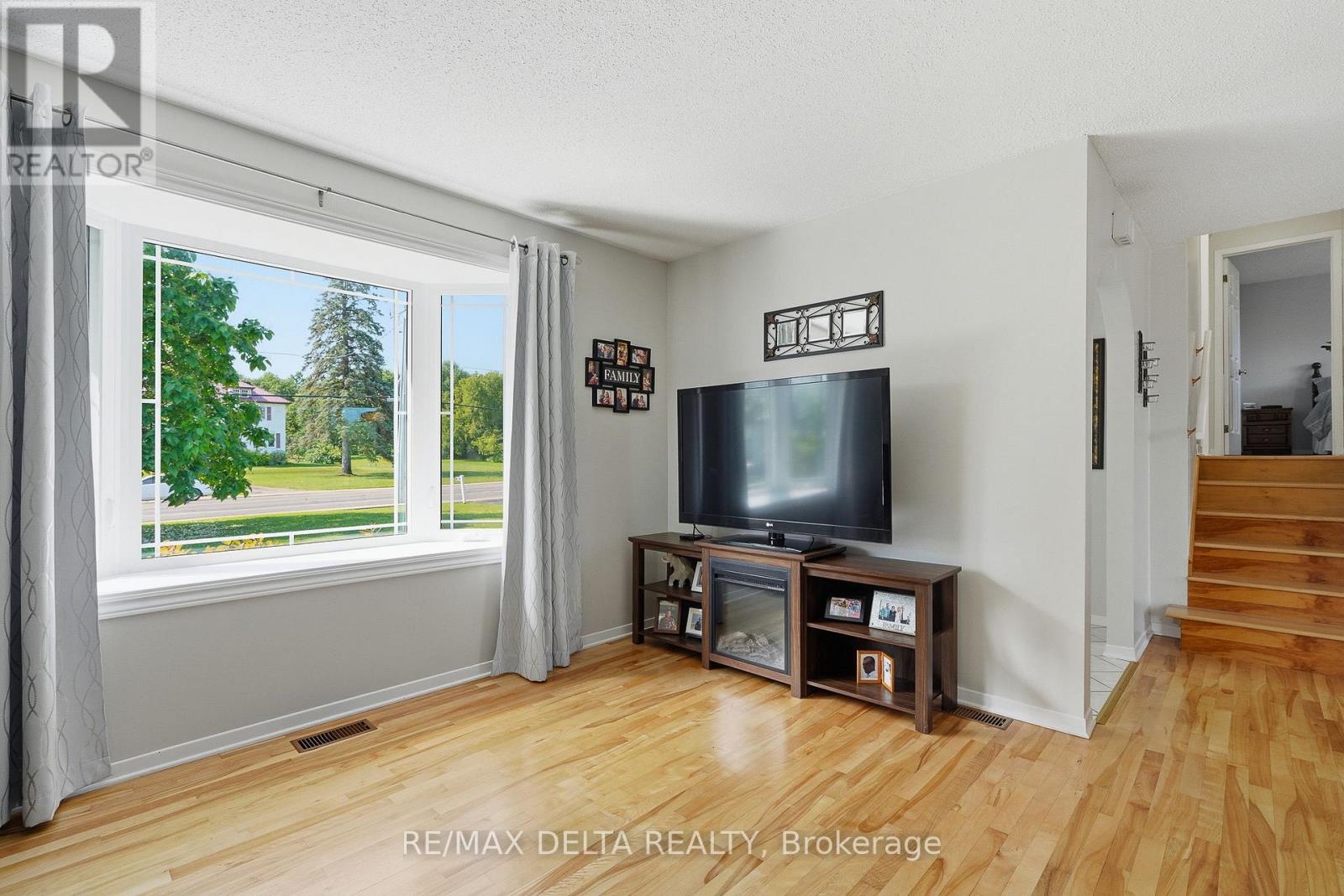 915 Elizabeth Road, Alfred And Plantagenet, Ontario  K0B 1C0 - Photo 5 - X13518522