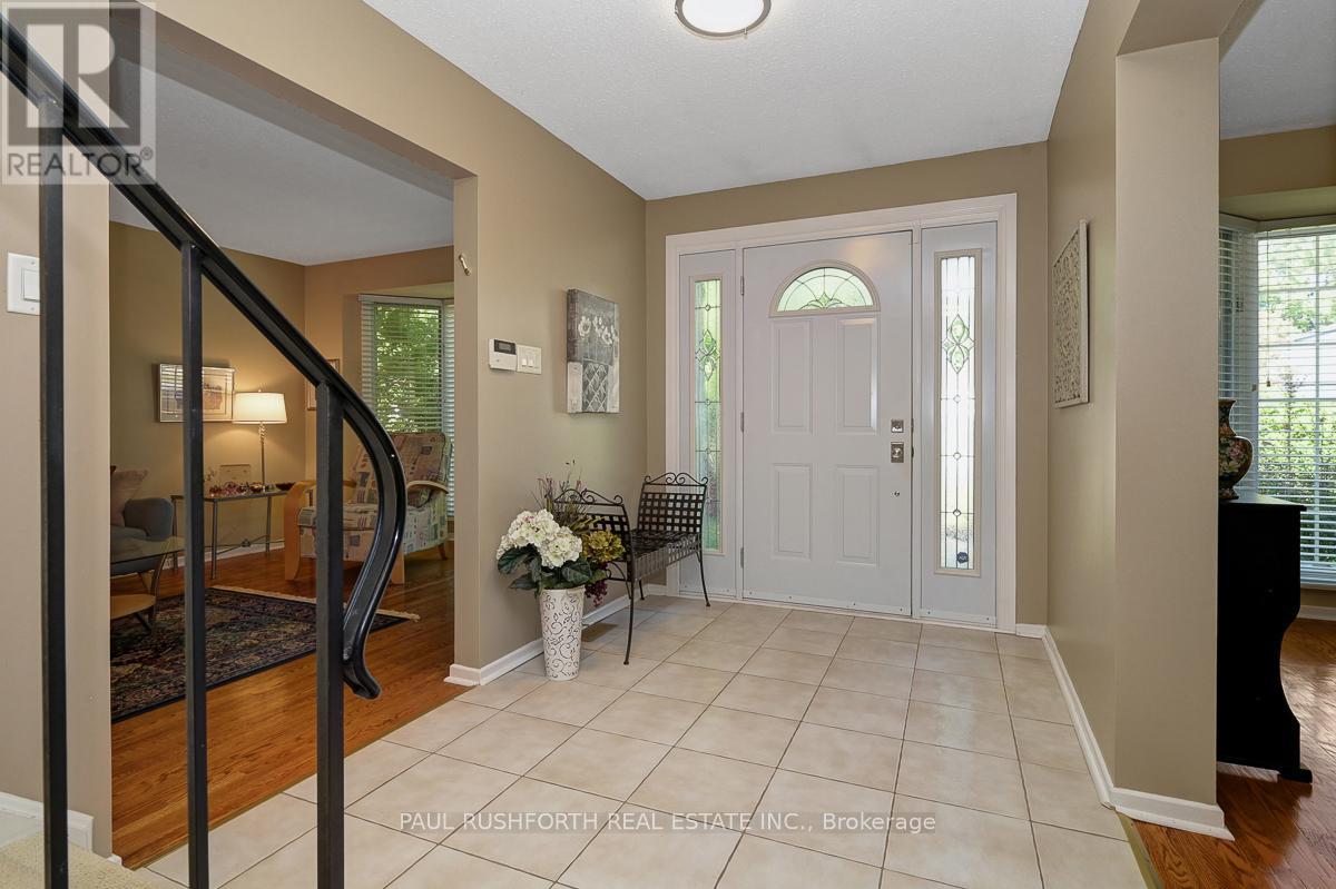 10 Cosburn Avenue, Ottawa, Ontario  K2H 8A1 - Photo 2 - X13518704