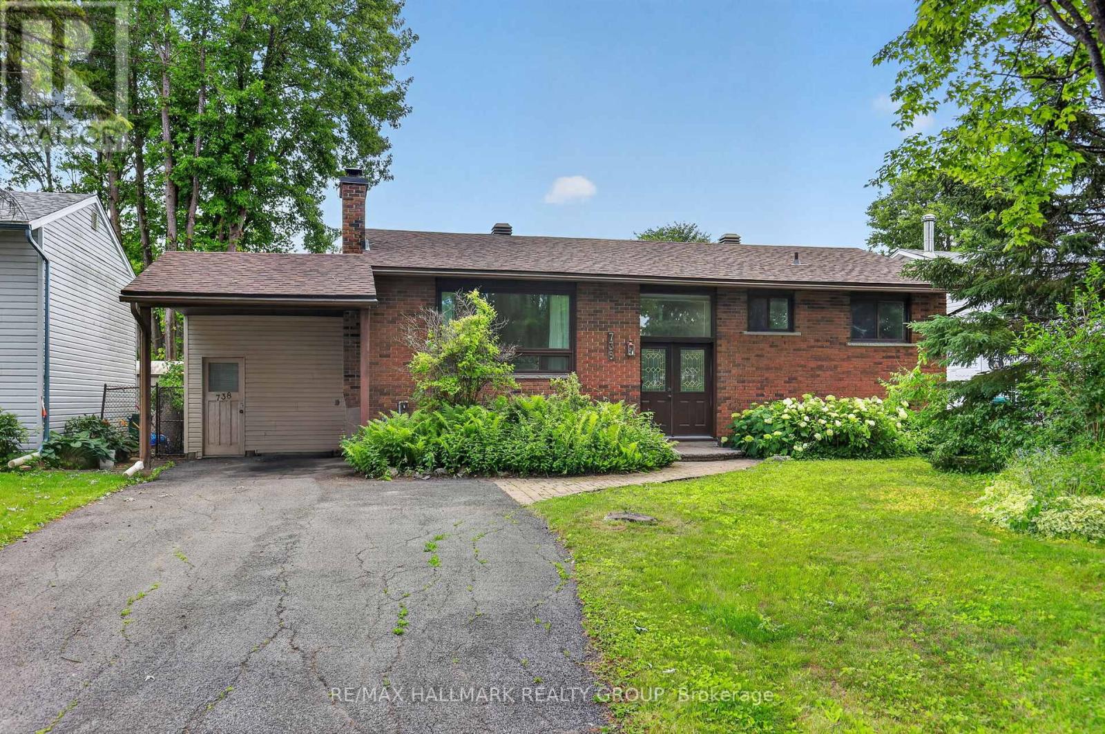 738 Stiles Crescent, Ottawa, Ontario  K1J 6Z1 - Photo 1 - X13518936