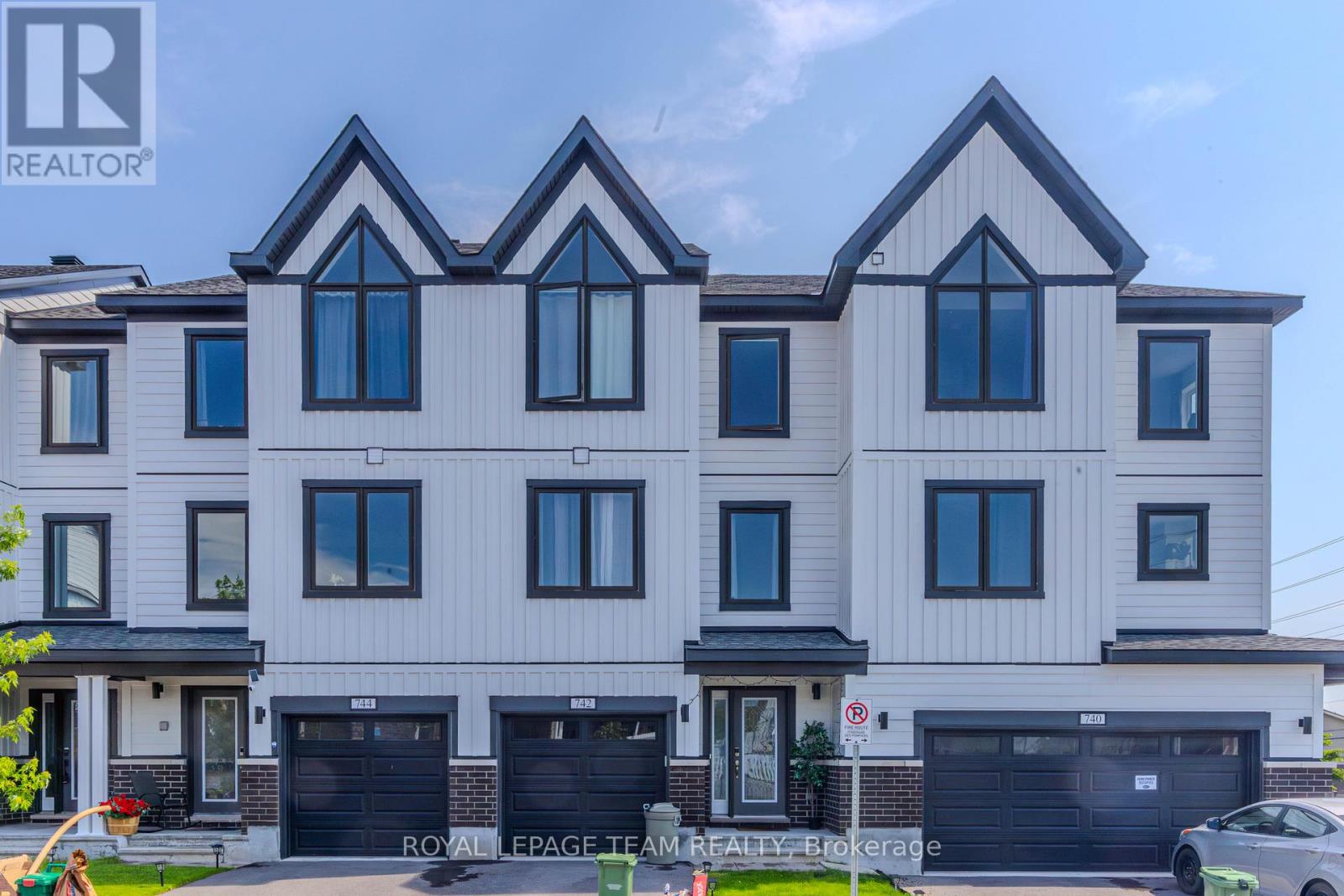 742 Kinstead Pvt Private, Ottawa, Ontario  K2S 3B3 - Photo 1 - X13519916