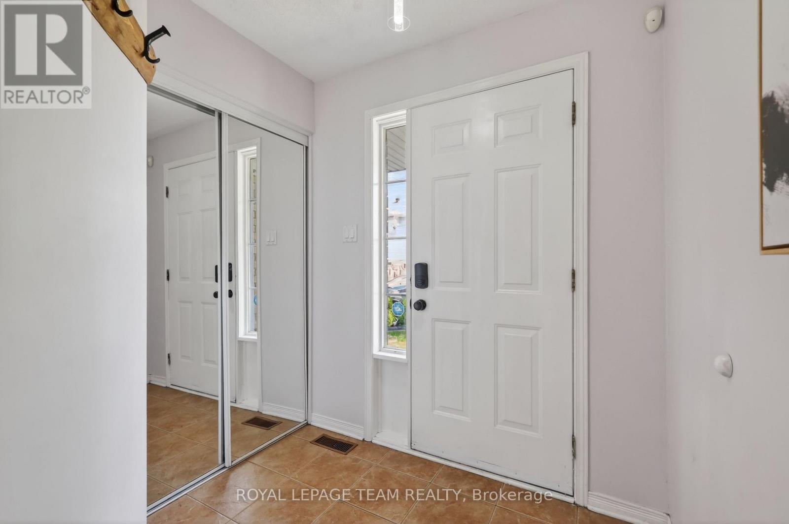 2859 Millstream Way, Ottawa, Ontario  K1T 4A3 - Photo 5 - X13521046
