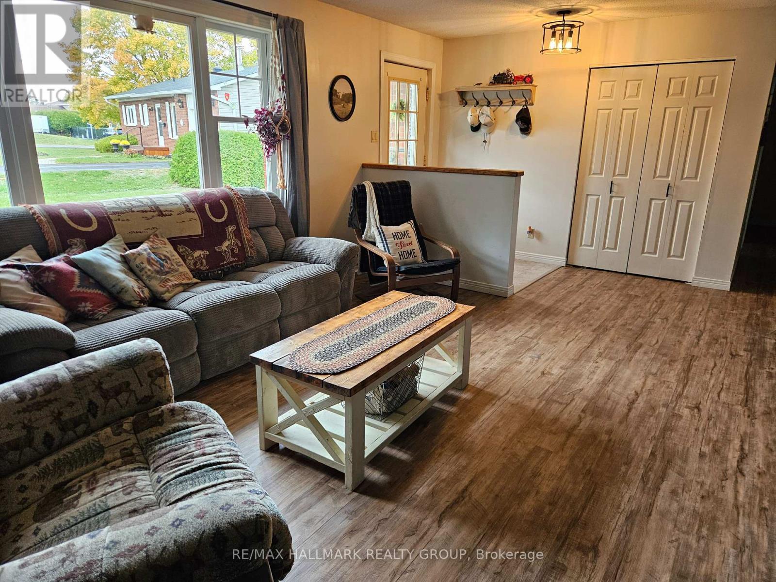 20 Hilltop Crescent S, North Grenville, Ontario  K0G 1J0 - Photo 2 - X13521924