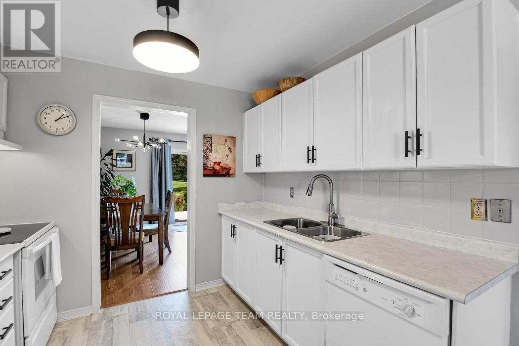 1443 Caravel Crescent, Ottawa, Ontario  K1E 3P5 - Photo 8 - X13522906