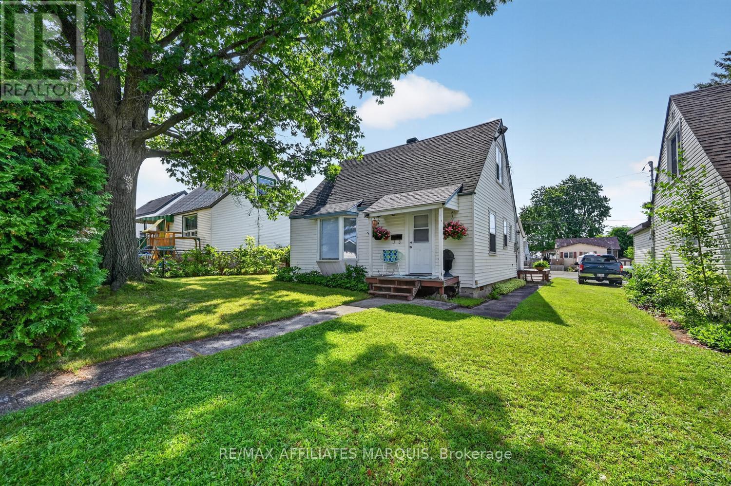 12 Churchill Crescent, Smiths Falls, Ontario  K7A 3H4 - Photo 2 - X13525278