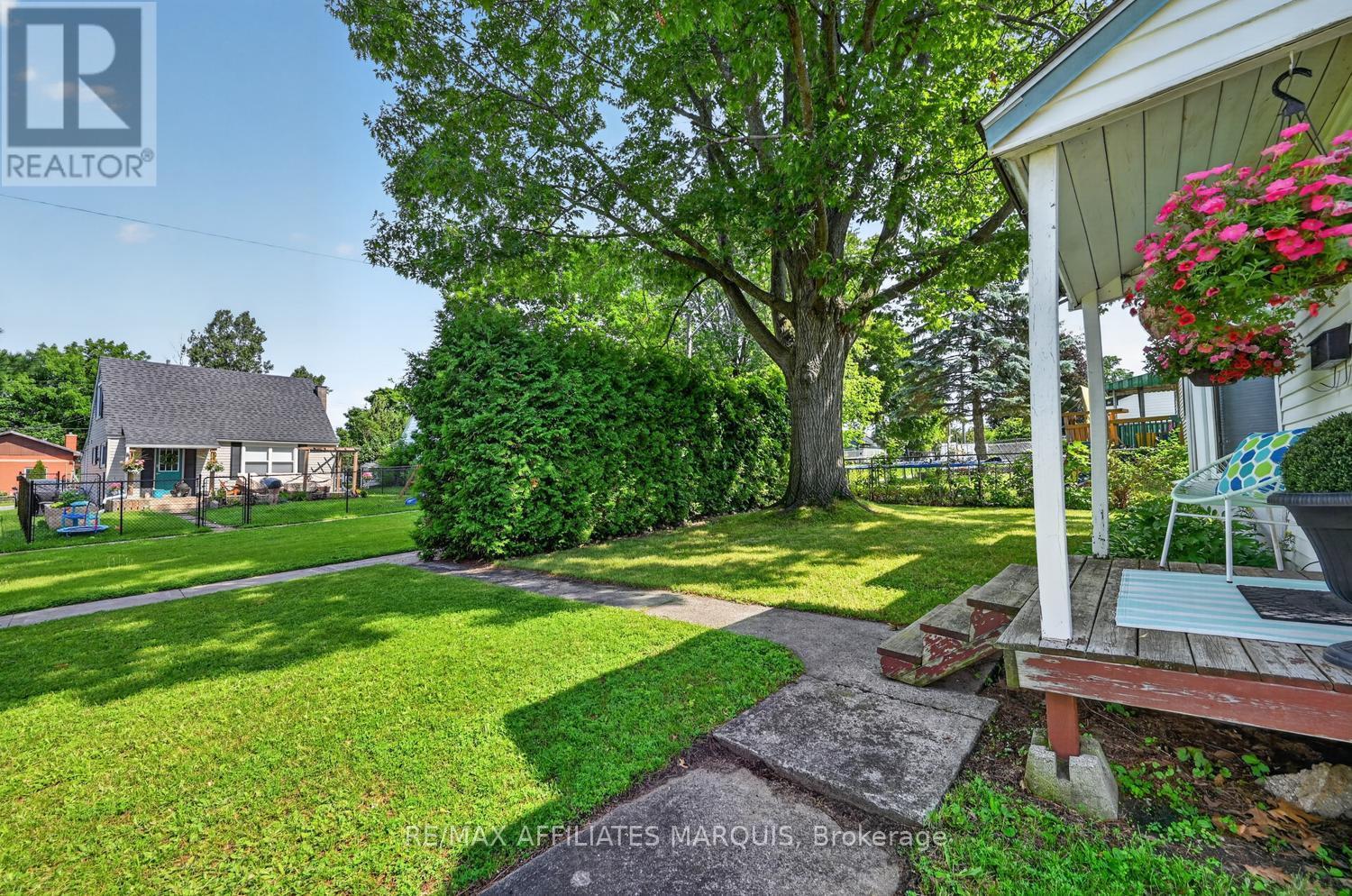 12 Churchill Crescent, Smiths Falls, Ontario  K7A 3H4 - Photo 3 - X13525278