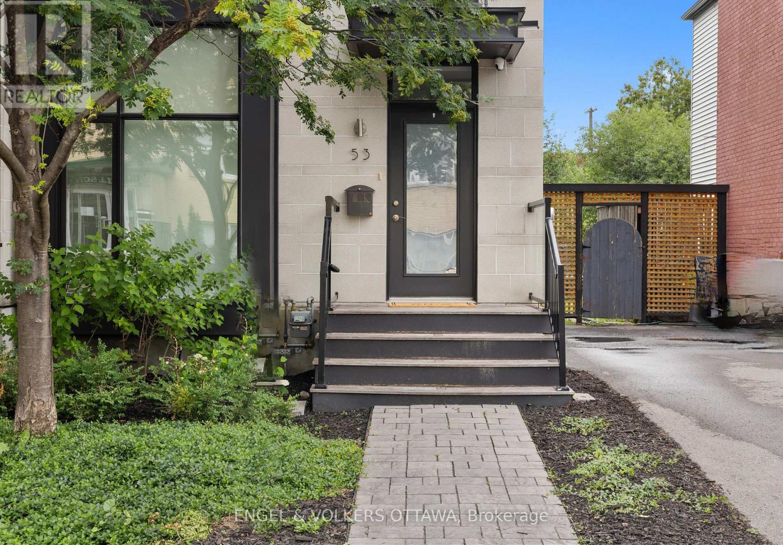 53 Vaughan Street, Ottawa, Ontario  K1M 1W9 - Photo 3 - X13525446