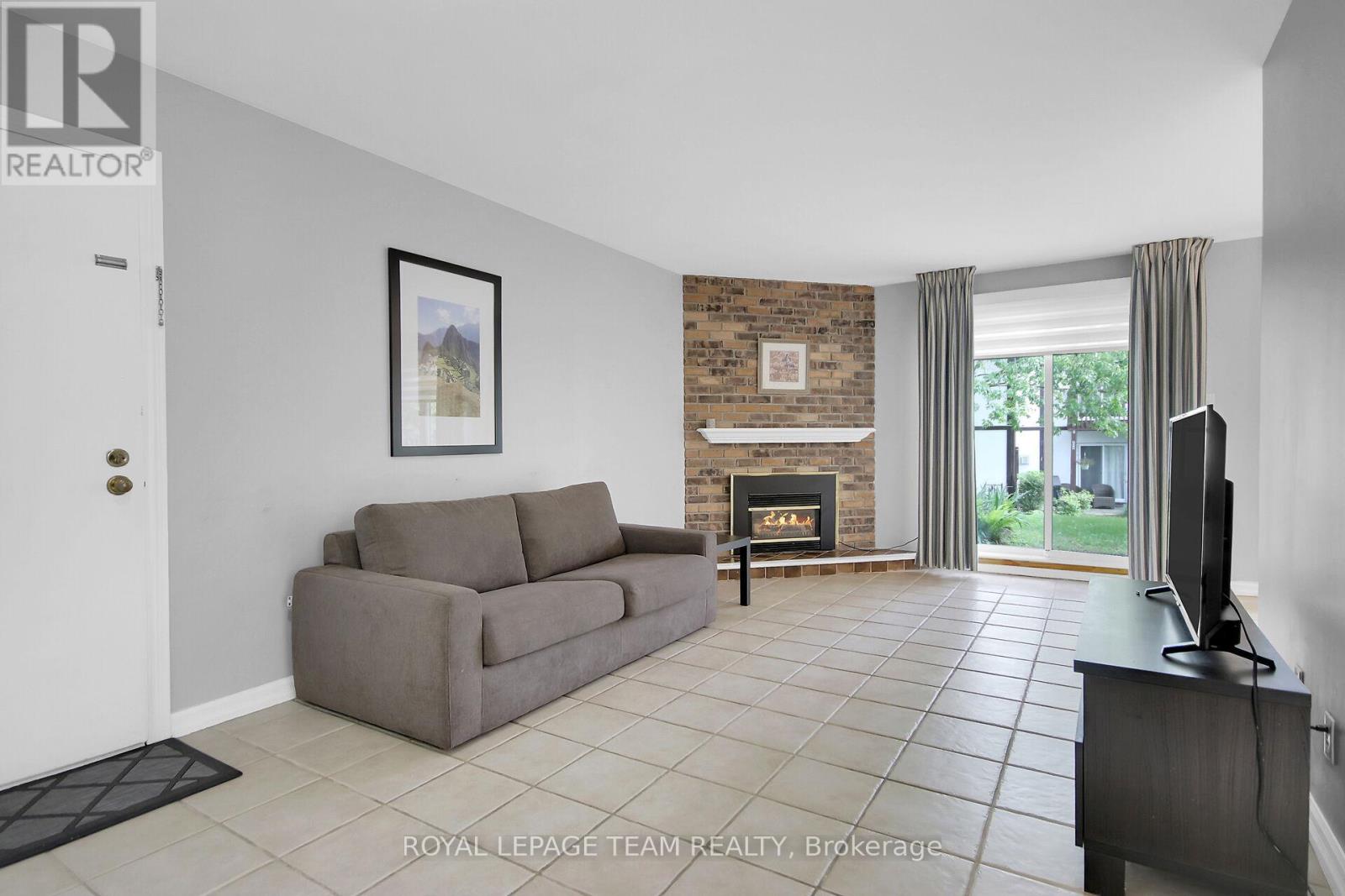 B - 10 Stonehill Court, Ottawa, Ontario  K2M 1E5 - Photo 4 - X13525556