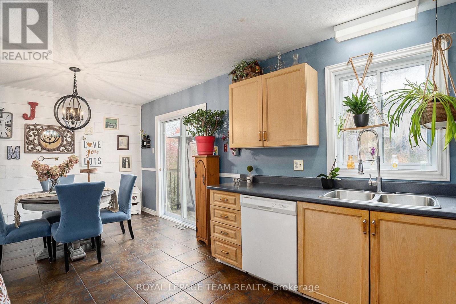 4 Black Walnut Road, North Grenville, Ontario  K0G 1J0 - Photo 13 - X13525704