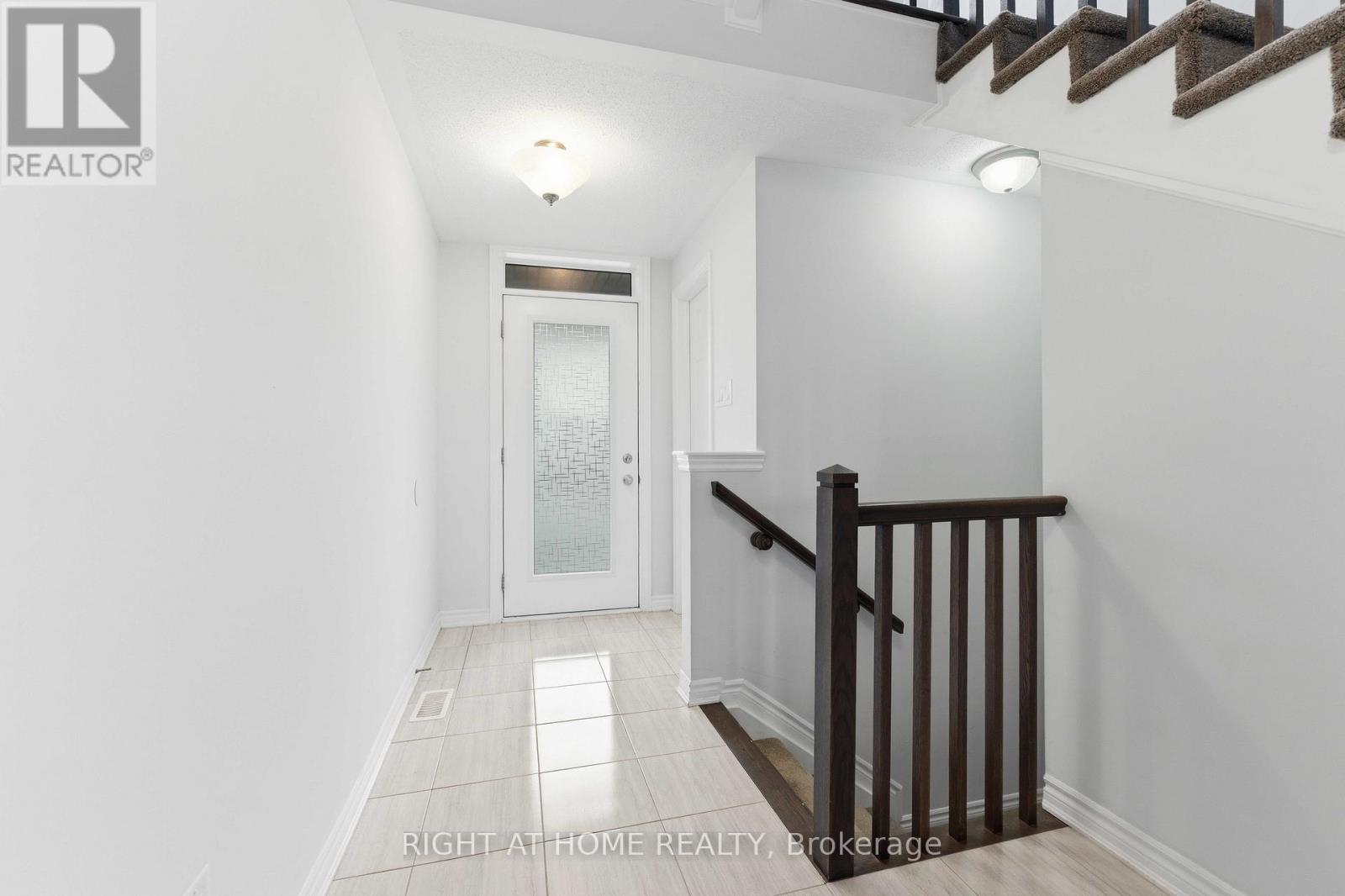 404 Edgevalley Court, Ottawa, Ontario  K2S 2R3 - Photo 2 - X13526286