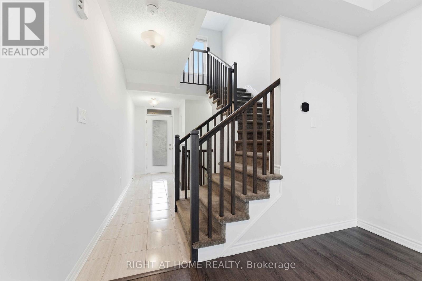 404 Edgevalley Court, Ottawa, Ontario  K2S 2R3 - Photo 3 - X13526286