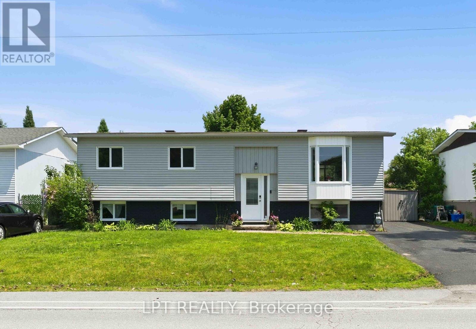 34 Fringewood Drive, Ottawa, Ontario  K2S 1V1 - Photo 1 - X13527070