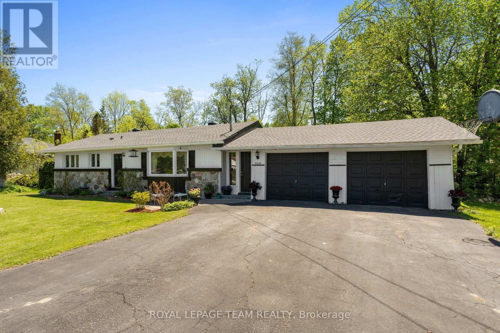 5643 Ficko Crescent, Ottawa, Ontario  K1X 1H3 - Photo 3 - X13527460