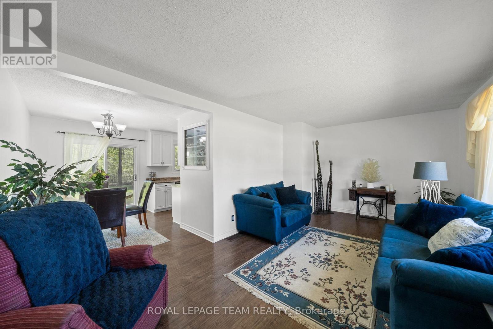 5643 Ficko Crescent, Ottawa, Ontario  K1X 1H3 - Photo 4 - X13527460