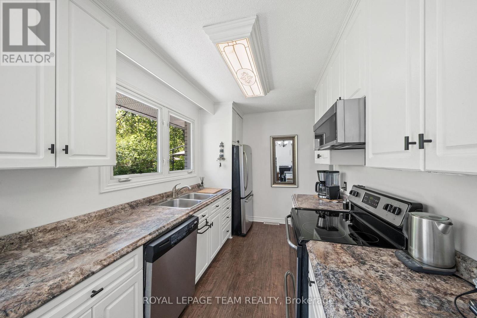5643 Ficko Crescent, Ottawa, Ontario  K1X 1H3 - Photo 8 - X13527460