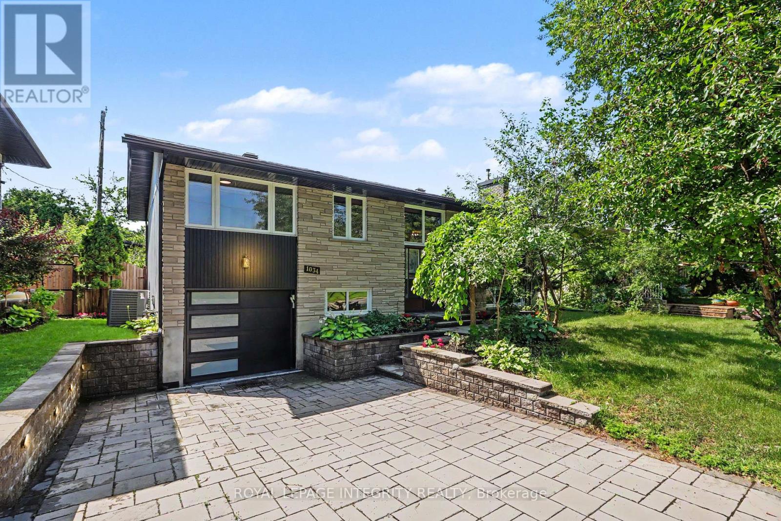 1034 Walkley Road, Ottawa, Ontario  K1V 6R2 - Photo 1 - X13527984