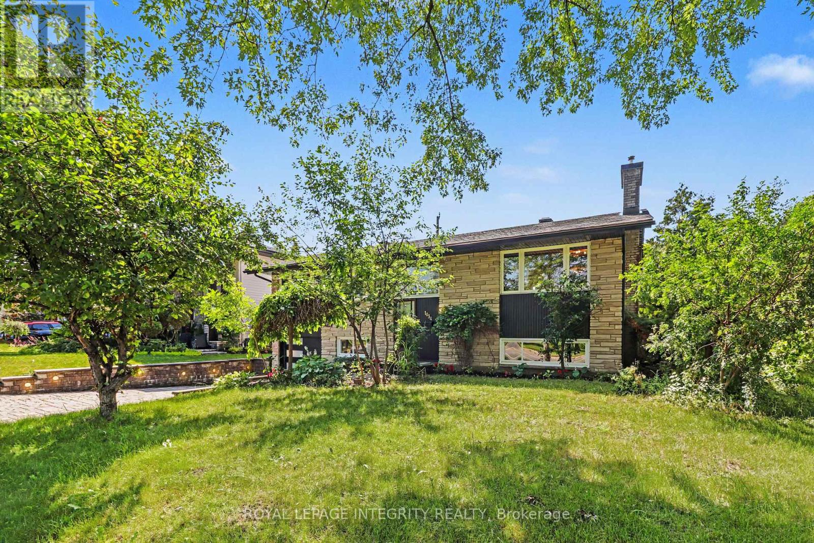 1034 Walkley Road, Ottawa, Ontario  K1V 6R2 - Photo 2 - X13527984