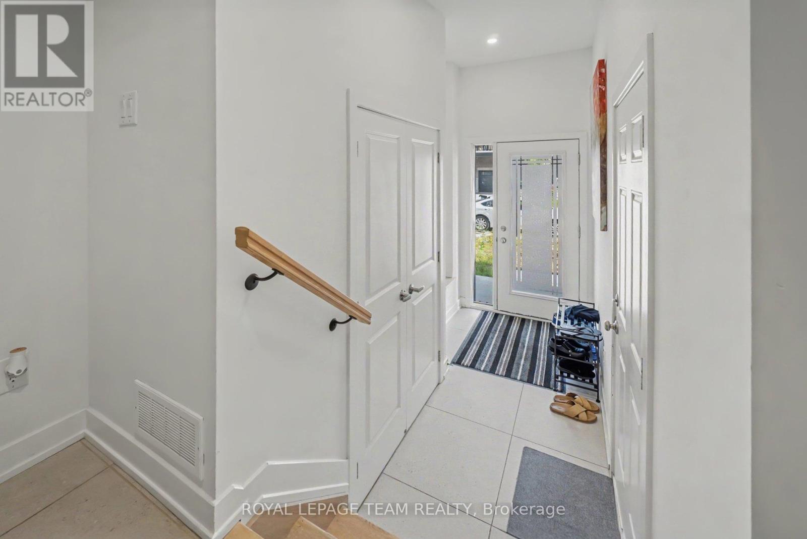 65 Arinto Place, Ottawa, Ontario  K2S 2R7 - Photo 2 - X13528142