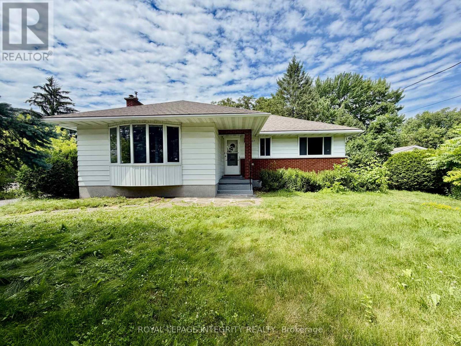 1107 Falaise Road, Ottawa, Ontario  K2E 6R1 - Photo 1 - X13528198