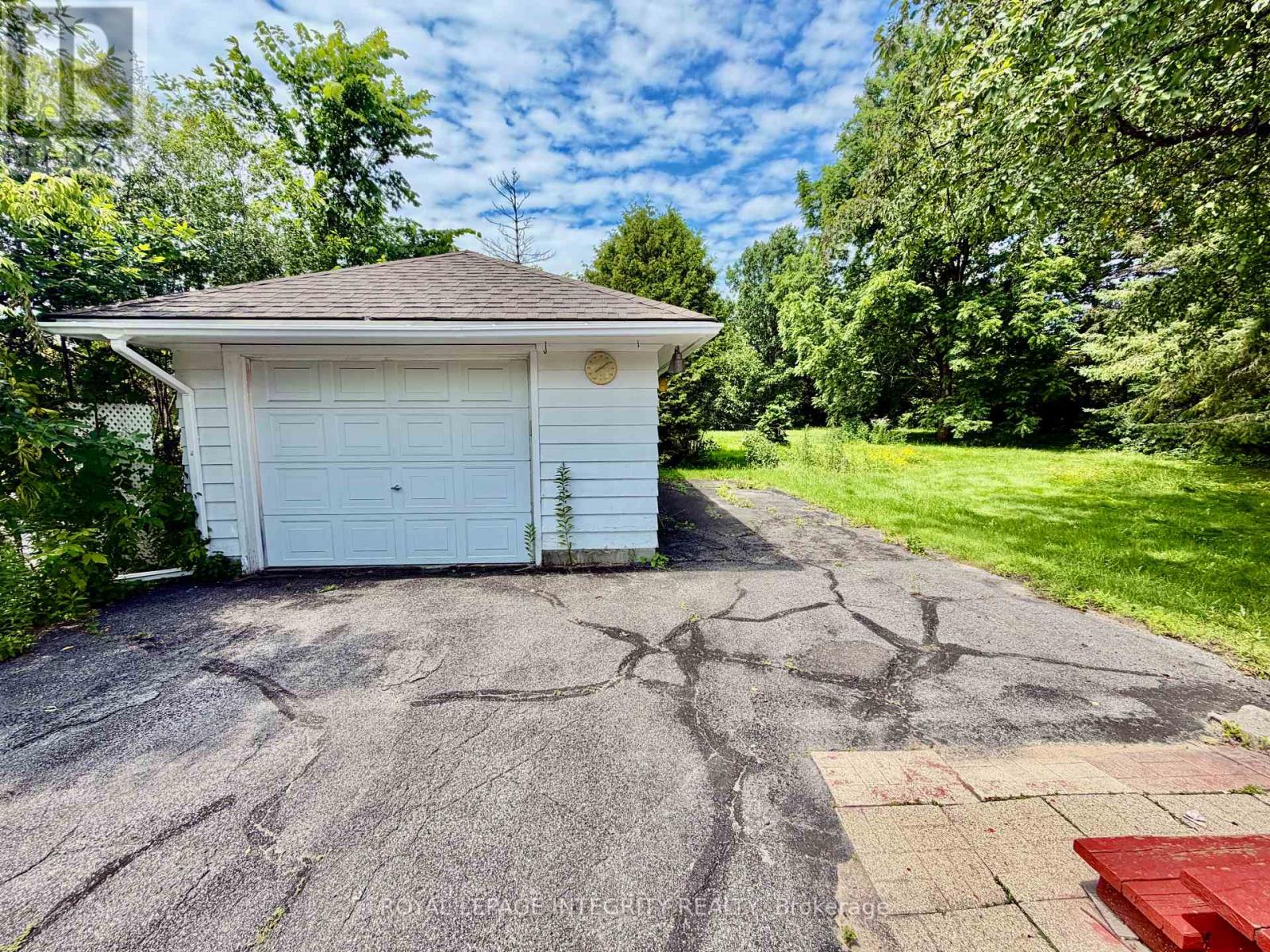1107 Falaise Road, Ottawa, Ontario  K2E 6R1 - Photo 3 - X13528198