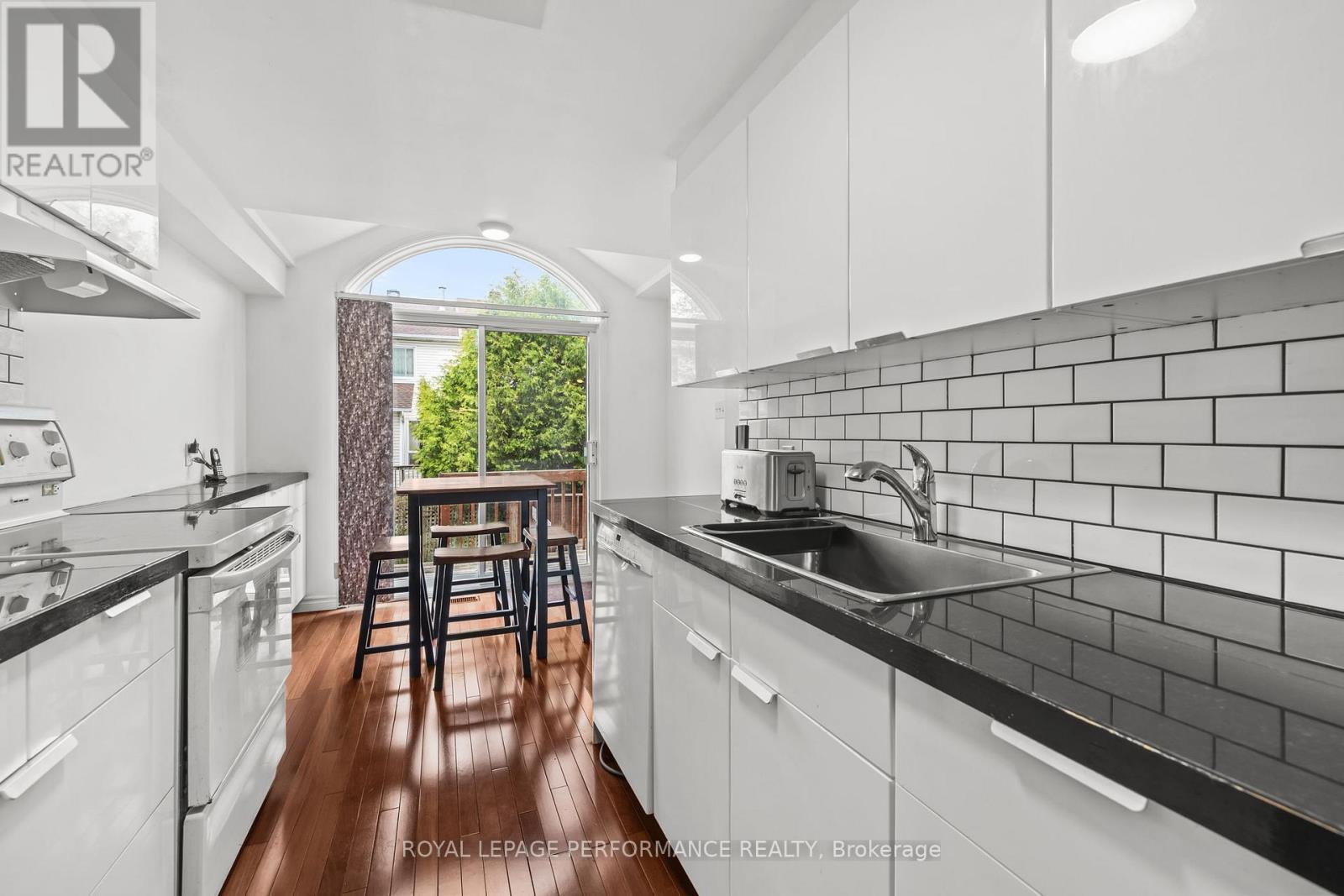6420 Sablewood Place, Ottawa, Ontario  K1C 7L7 - Photo 11 - X13528668