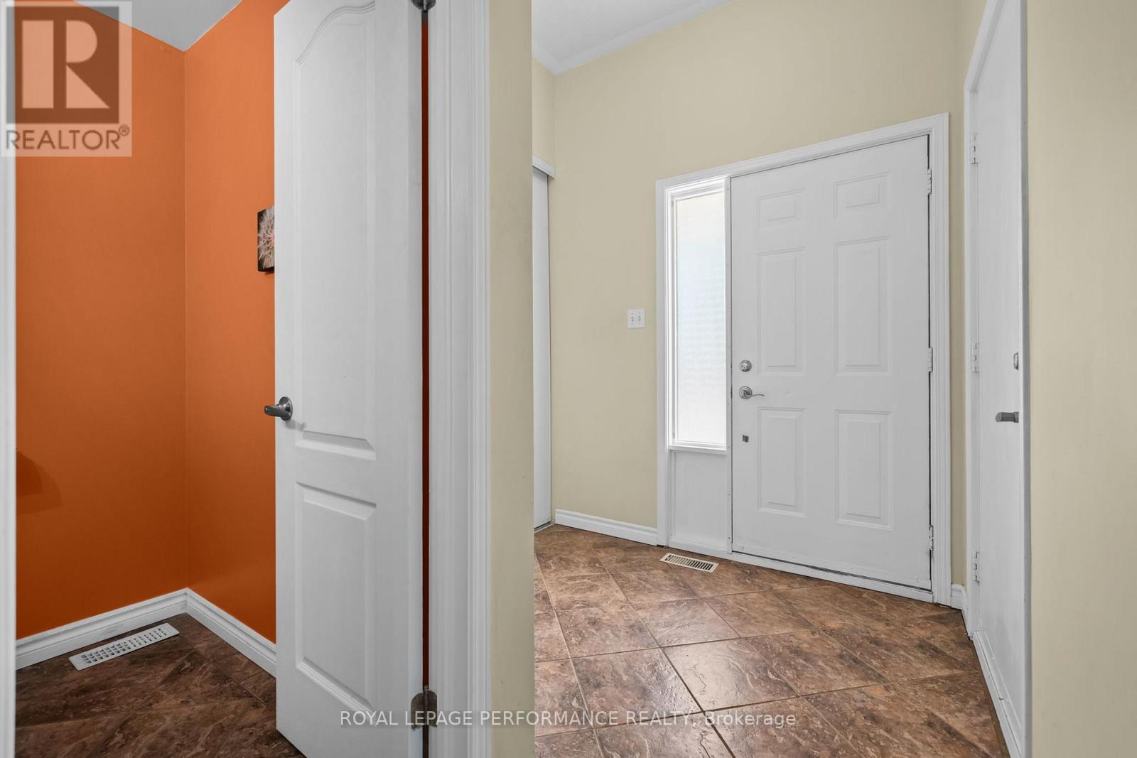 6420 Sablewood Place, Ottawa, Ontario  K1C 7L7 - Photo 2 - X13528668