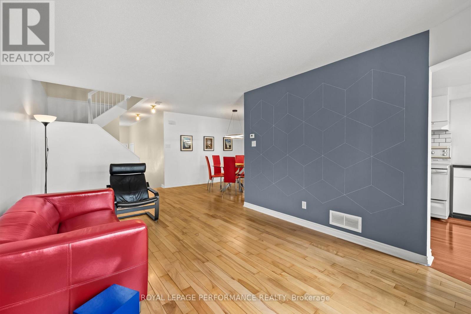 6420 Sablewood Place, Ottawa, Ontario  K1C 7L7 - Photo 6 - X13528668