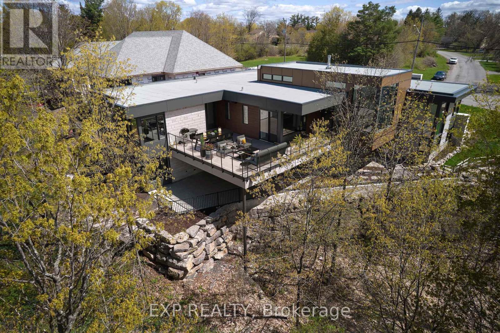 32 Clovelly Road, Ottawa, Ontario  K1J 6M2 - Photo 3 - X13529054